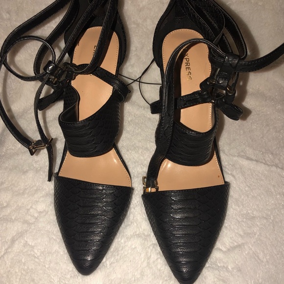 Black Pointed Toe Express Heels - Picture 2 of 5
